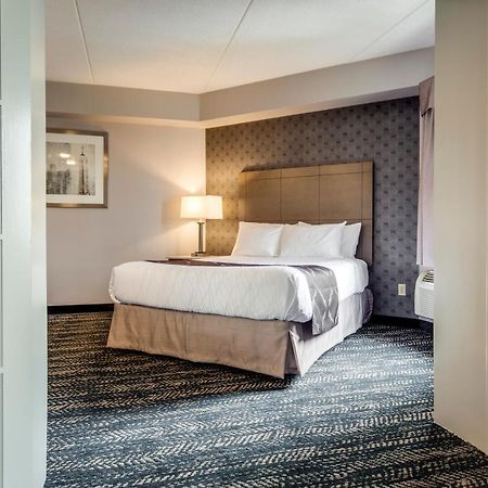 Monte Carlo Inn Brampton Esterno foto