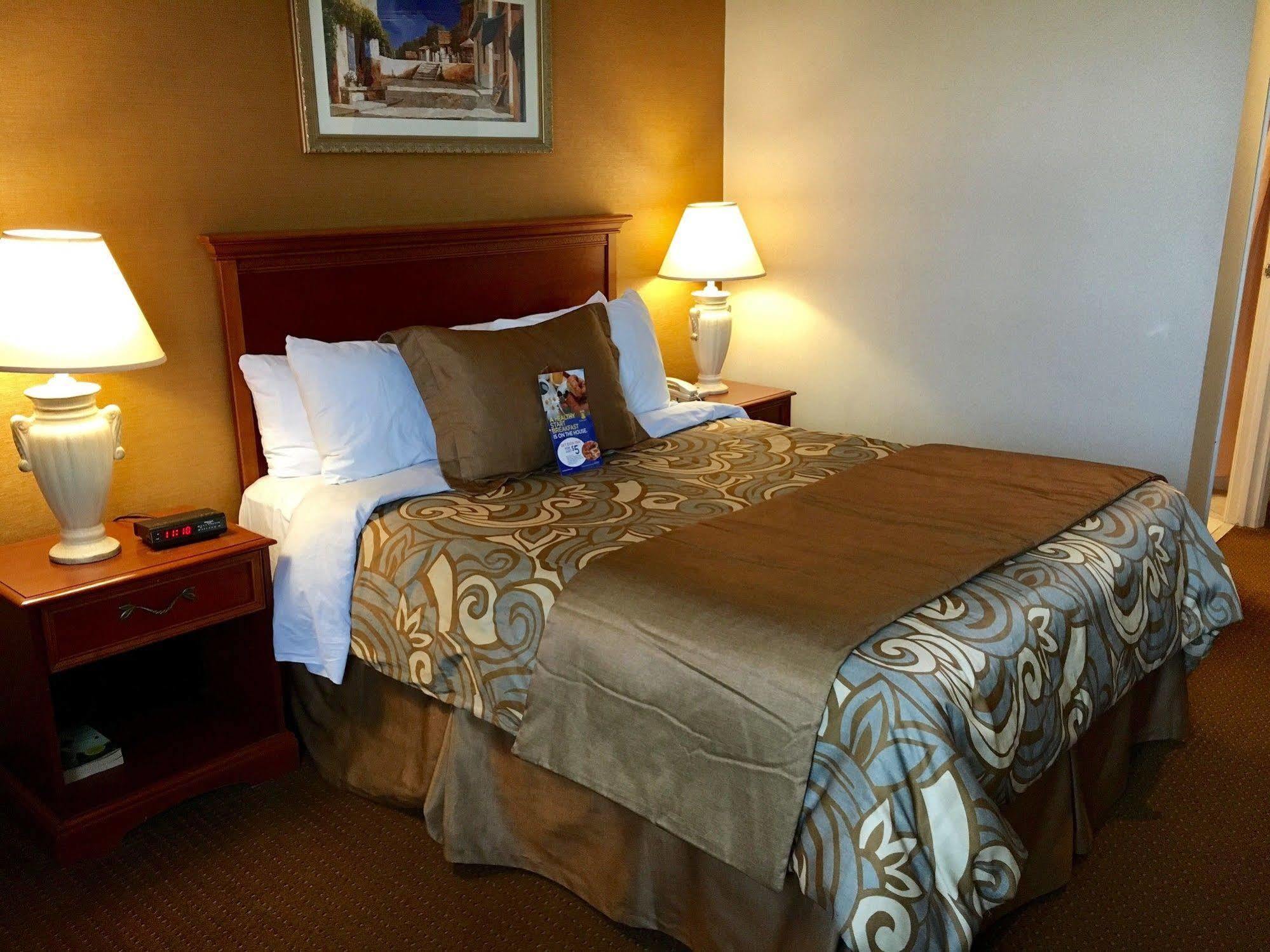 Monte Carlo Inn Brampton Esterno foto