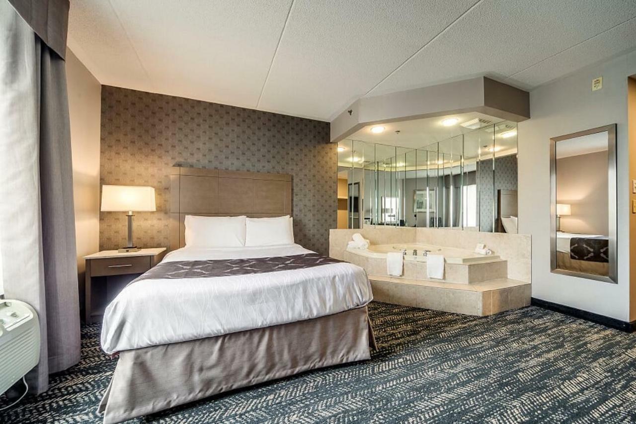 Monte Carlo Inn Brampton Esterno foto