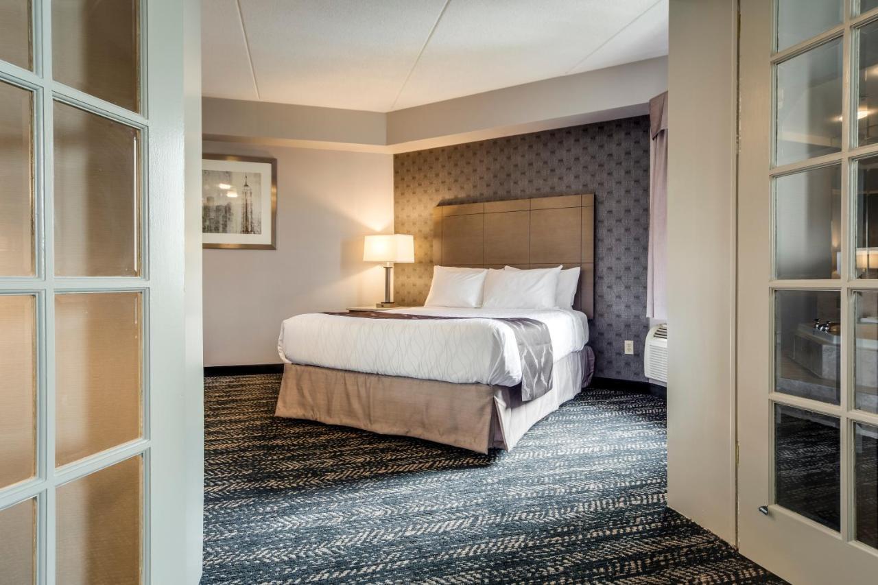 Monte Carlo Inn Brampton Esterno foto